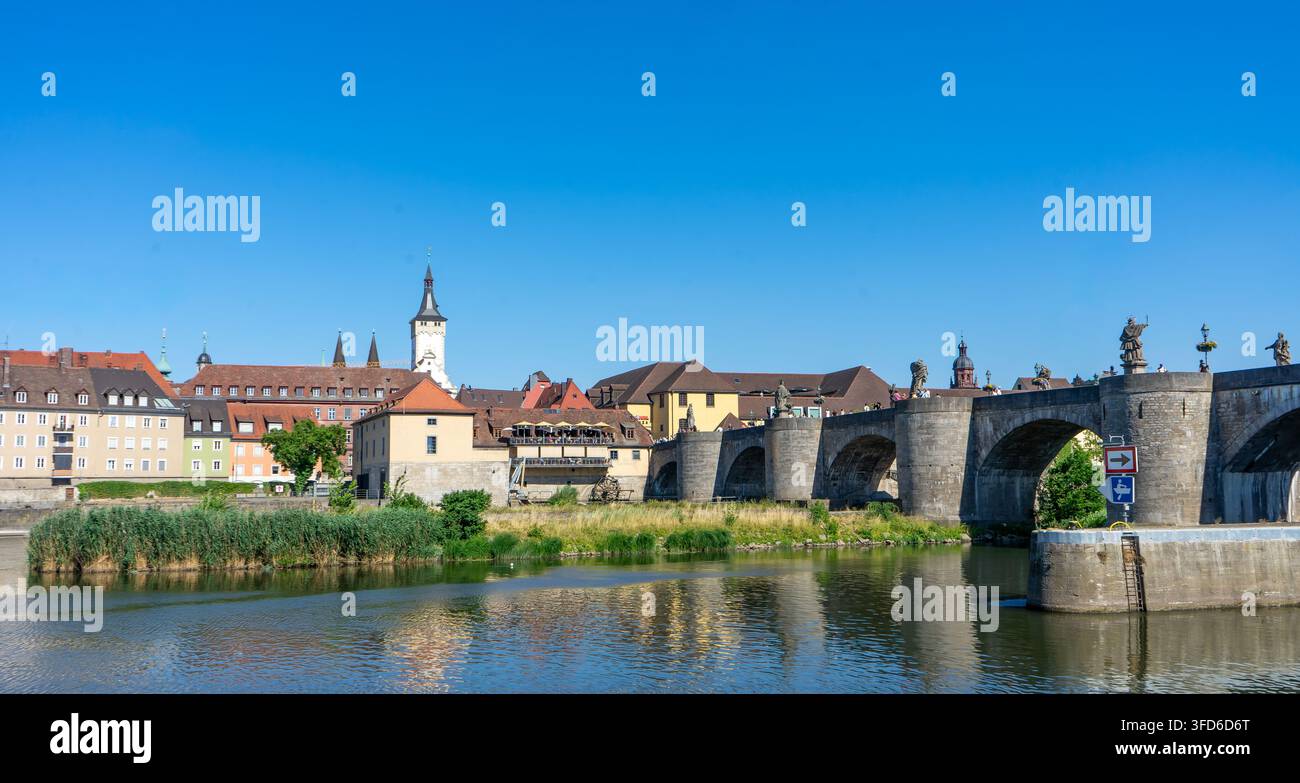 Vue aérienne de Wurtzbourg avec le fleuve Main en Basse-Franconie, Bavière, Allemagne 4k Banque D'Images