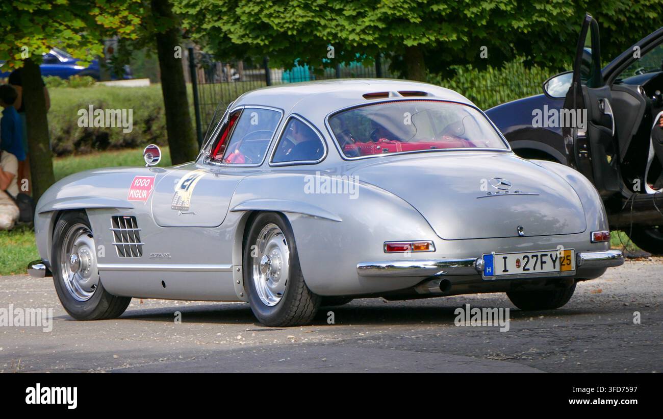 Mercedes-Benz SL300 (W198) à la BCGP 2025 Banque D'Images