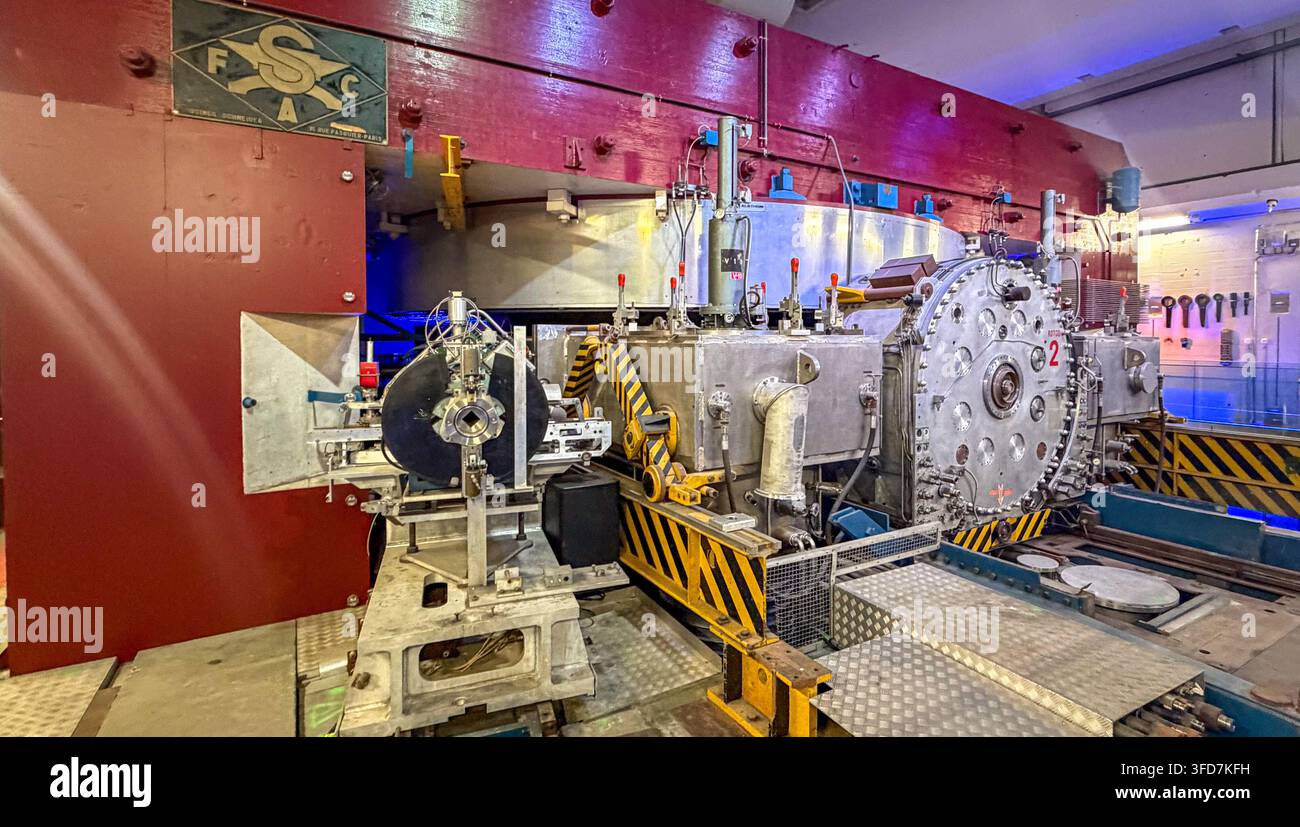 Accélérateur de particules historique dans un centre de recherche à Meyrin, Genève, Suisse, utilisé pour la recherche en physique fondamentale Banque D'Images