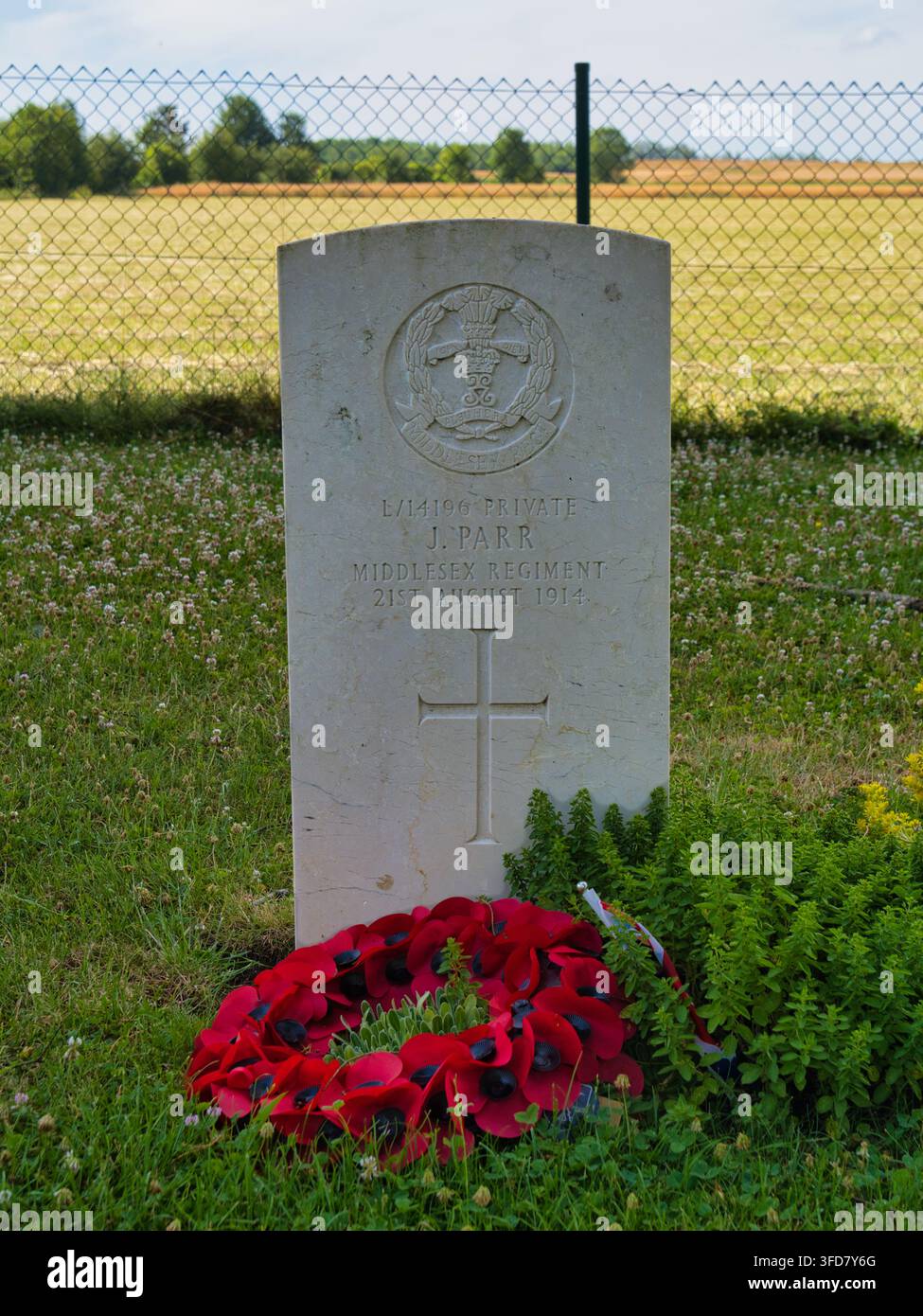 Saint-Symphorien, Belgique - 29 juin 2026 : Tombe du soldat John Parr, réputé première victime britannique de la Première Guerre mondiale, au cimetière militaire de Saint Symphorien, Belgique Banque D'Images