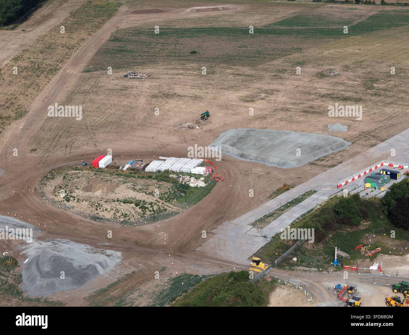 Vue aérienne des travaux de construction du Lower Thames Crossing à côté de l'A2 à Gravesend East, Kent, Angleterre, Royaume-Uni, 10 juillet 2026 Banque D'Images