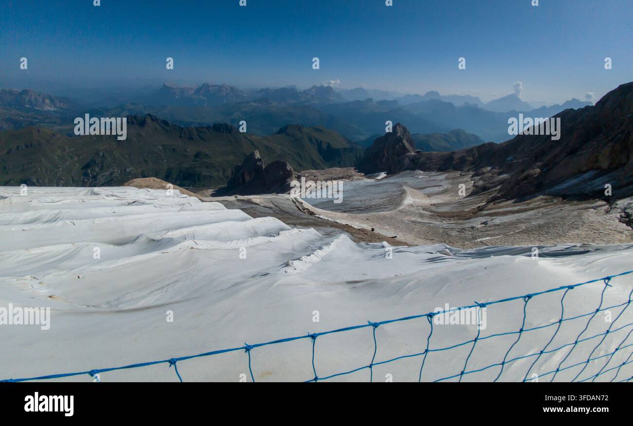 Glacier du Marmolada et panorama des montagnes des Dolomites Banque D'Images
