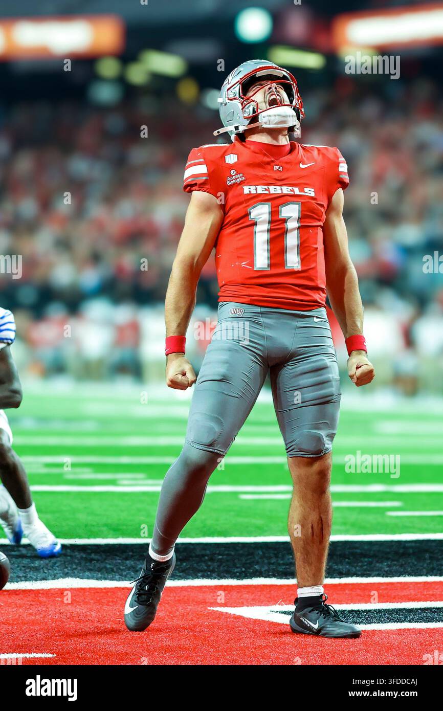 Quarterback de l'UNLV Jackson Arnold. (Crédit : David Suarez/Sports South Media) Banque D'Images