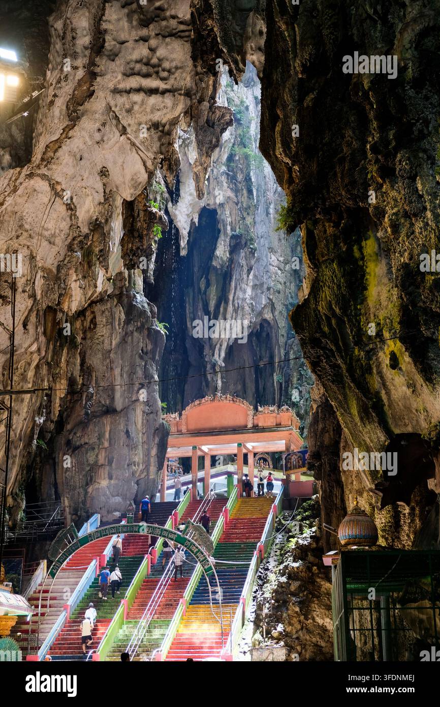 Gombak, Malaisie – 18 mai 2026 : Vue majestueuse depuis la grotte de calcaire des grottes de Batu Banque D'Images
