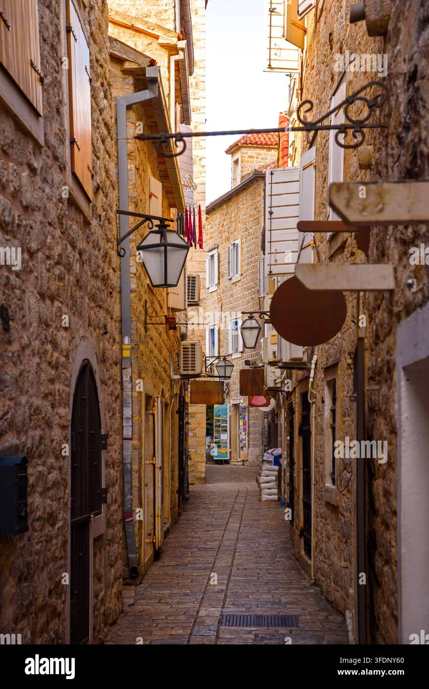 Rues étroites dans la vieille ville de Budva, Monténégro Banque D'Images