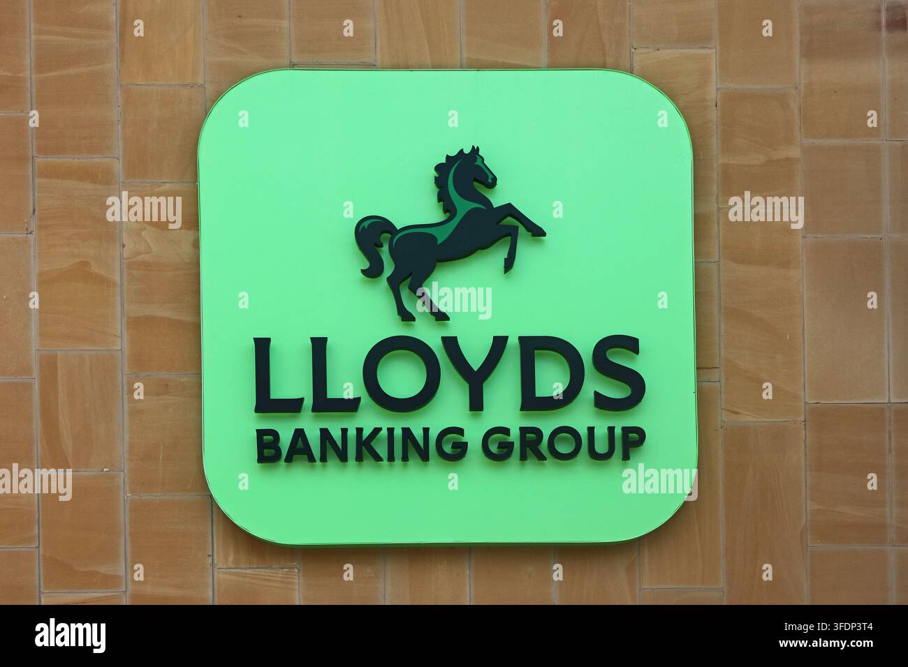 Panneau du Lloyds Banking Group à l'extérieur des bureaux, Halifax Banque D'Images