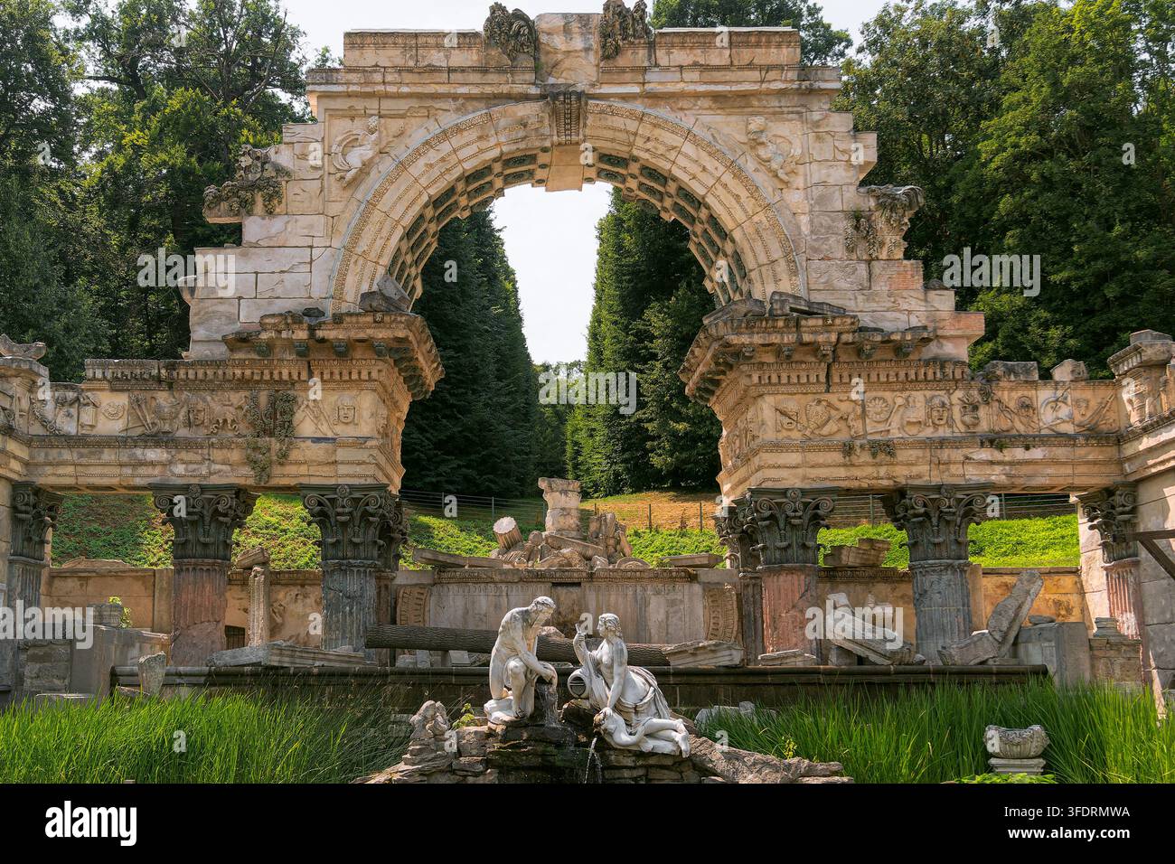 VIENNE, AUTRICHE - 11 JUIN 2024 : Monument architectural de ruines romaines dans les jardins du château de Schönbrunn Banque D'Images