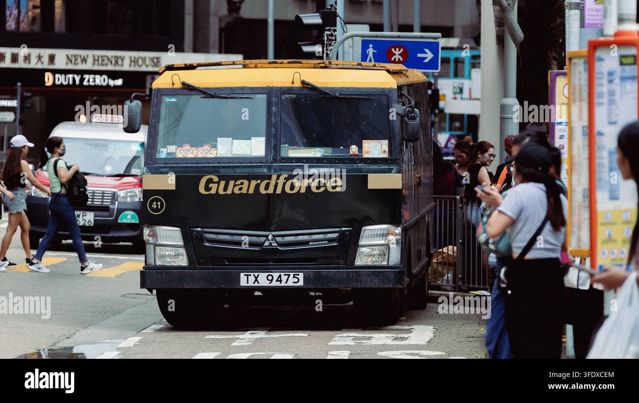 Véhicule de sécurité Guardforce garé dans une rue animée à Hong Kong, Chine Banque D'Images