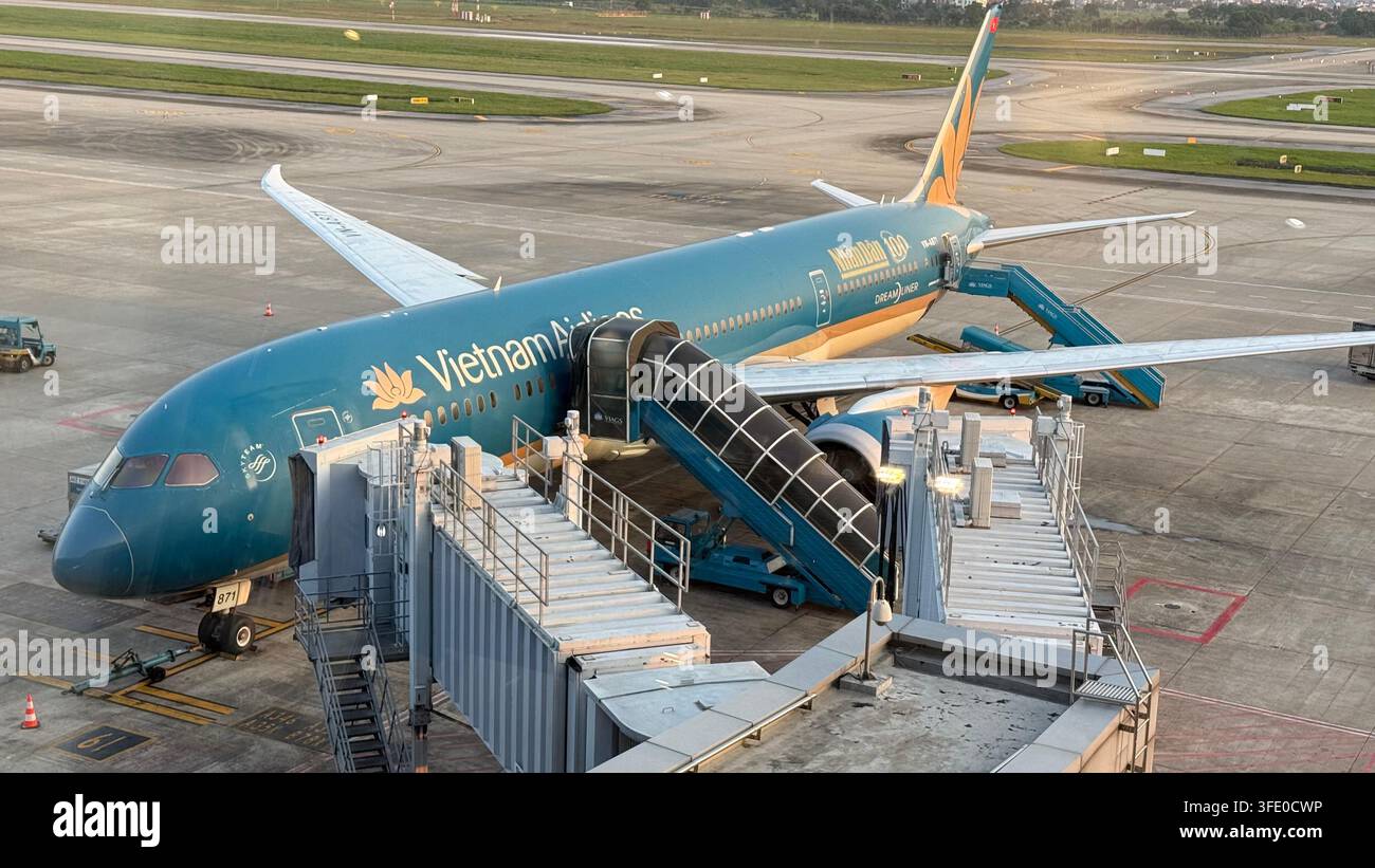 Un Boeing 787 Dreamliner de Vietnam Airlines à l'aéroport de Hanoï (aéroport international de Nội Bài) au Nord-Vietnam. Vietnam Airlines exploite une flotte Banque D'Images