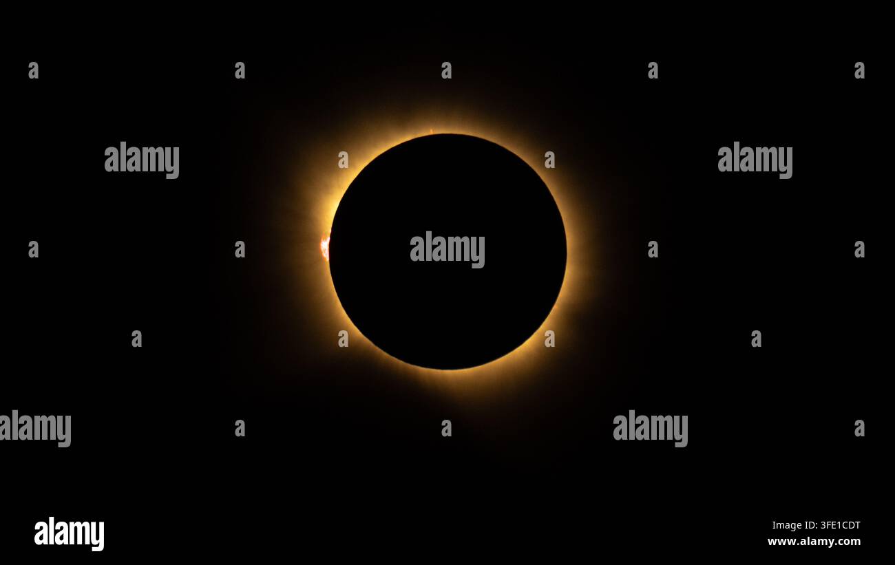 Une éclipse solaire totale, vue depuis San Millán de los Caballeros, Espagne, le 12 août 2026, alors que la Lune passe entre la Terre et le Soleil. Banque D'Images