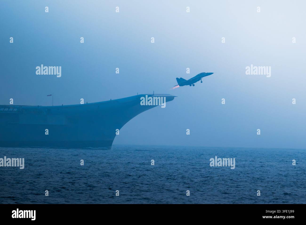 Un MiG-29K de la marine indienne décollant de l'INS Vikrant Banque D'Images