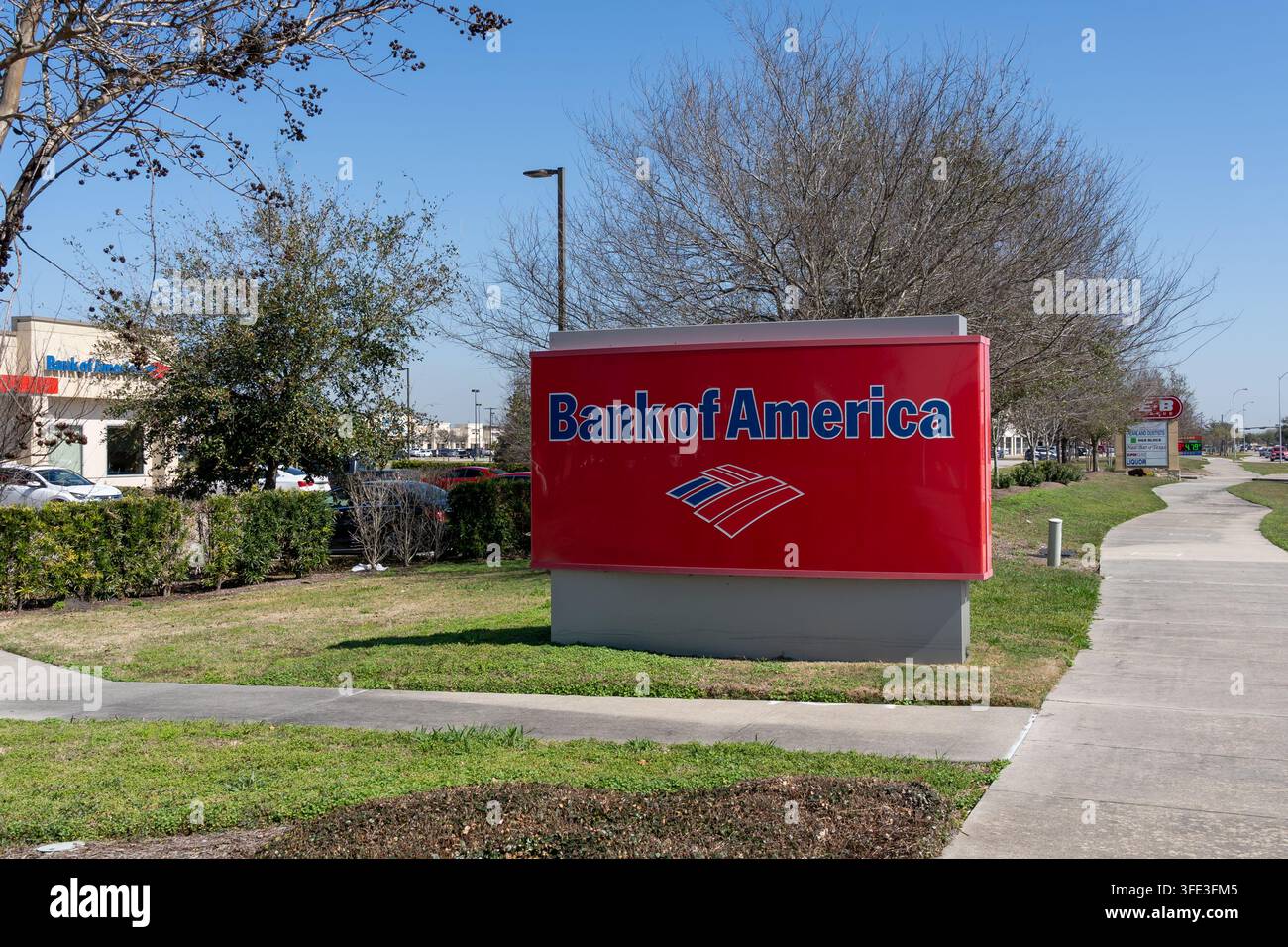 Un panneau extérieur rouge pour la Bank of America dans l'une de ses succursales à Pearland, Texas, États-Unis. Banque D'Images