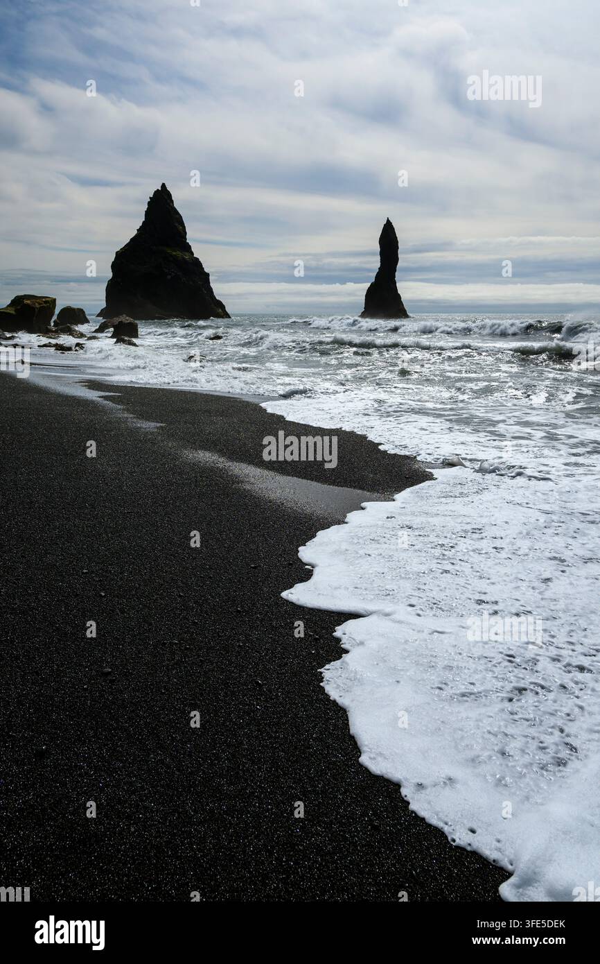 Plage de sable noir de Reynisfjara - Islande Banque D'Images