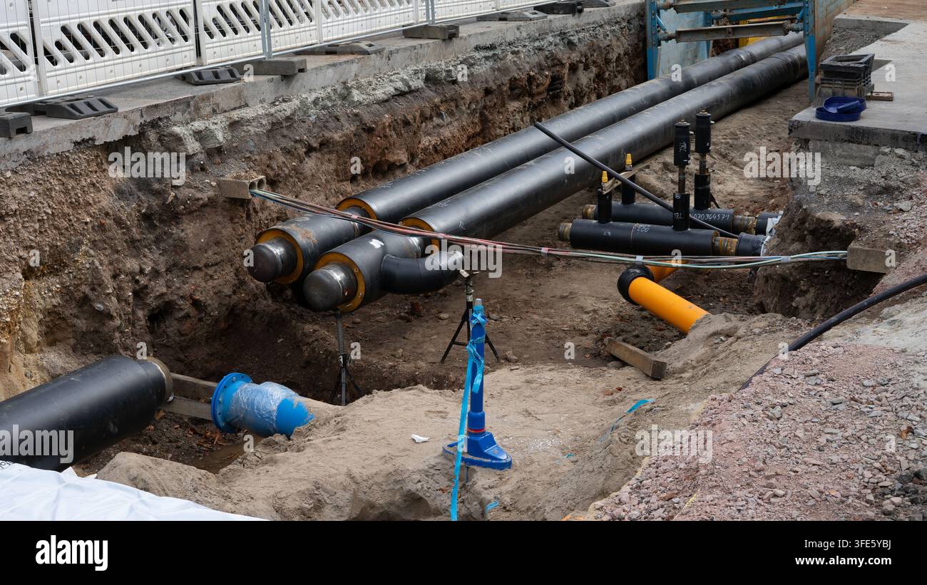 Rénovation de rue urbaine des canalisations de gaz et d'eau Banque D'Images