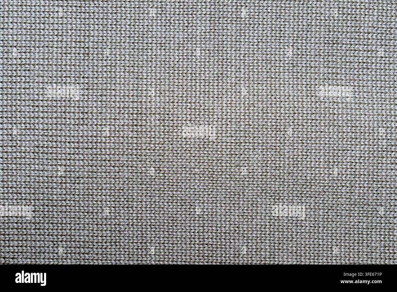 Vue supérieure d'une texture en tissu tricoté gris avec un motif de tissage en fil de laine fine. Fond textile sans couture idéal pour le branding de la mode hivernale Banque D'Images