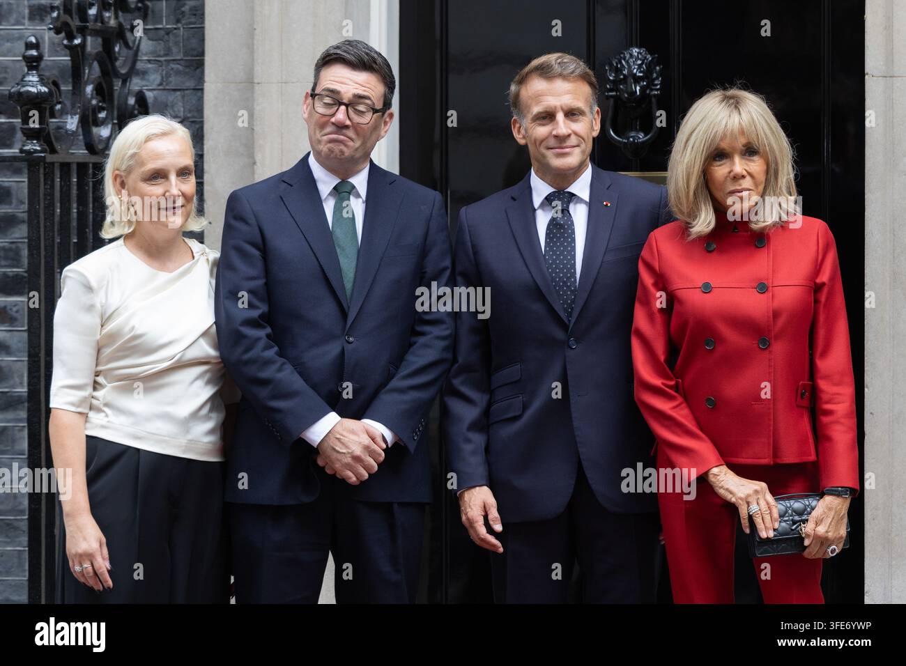 Londres, Royaume-Uni. 03 sep, 2026. (de gauche à droite), Marie-France van Heel et le Premier ministre britannique, Andy Burnham, posent avec le président français Emmanuel Macron et la Première dame de France Brigitte Macron devant 10 Downing Street Le Premier ministre Andy Burnham et sa femme, Marie-France van Heel, accueillent le président français Emmanuel Macron et la Première dame de France Brigitte Macron devant 10 Downing Street (Photo de Phil Lewis/SOPA Images/Sipa USA) Credit: Sipa USA/Alamy Live News Banque D'Images