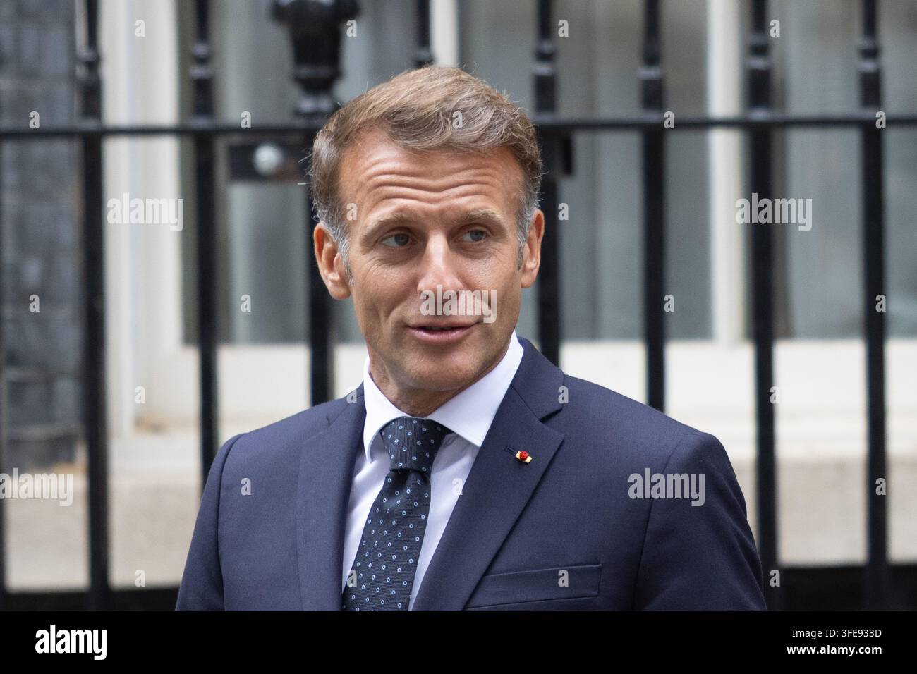Londres, Royaume-Uni. 03 sep, 2026. Le président français Emmanuel Macron quitte le 10 Downing Street après sa rencontre avec le Premier ministre Andy Burnham. Le président français Emmanuel Macron et la Première dame de France Brigitte Macron quittent le 10 Downing Street à Londres après une réunion et un déjeuner avec le Premier ministre britannique Andy Burnham et Marie-France van Heel (Photo de Phil Lewis/SOPA Images/Sipa USA) Credit: Sipa USA/Alamy Live News Banque D'Images
