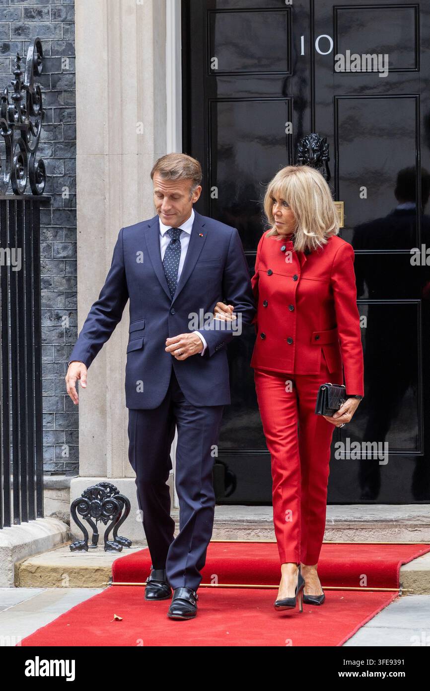 Londres, Royaume-Uni. 03 sep, 2026. Le président français Emmanuel Macron et la Première Dame de France Brigitte Macron quittent 10 Downing Street à Londres. Le président français Emmanuel Macron et la Première Dame de France Brigitte Macron quittent 10 Downing Street à Londres après une réunion et un déjeuner avec le Premier ministre britannique Andy Burnham et Marie-France van Heel (Photo de Phil Lewis/SOPA Images/Sipa USA) Credit: Sipa USA/Alamy Live News Banque D'Images