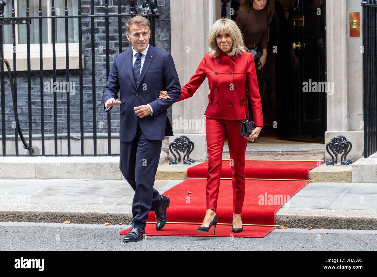 Londres, Royaume-Uni. 03 sep, 2026. Le président français Emmanuel Macron et la Première Dame de France Brigitte Macron quittent 10 Downing Street à Londres. Le président français Emmanuel Macron et la Première Dame de France Brigitte Macron quittent 10 Downing Street à Londres après une réunion et un déjeuner avec le Premier ministre britannique Andy Burnham et Marie-France van Heel (Photo de Phil Lewis/SOPA Images/Sipa USA) Credit: Sipa USA/Alamy Live News Banque D'Images