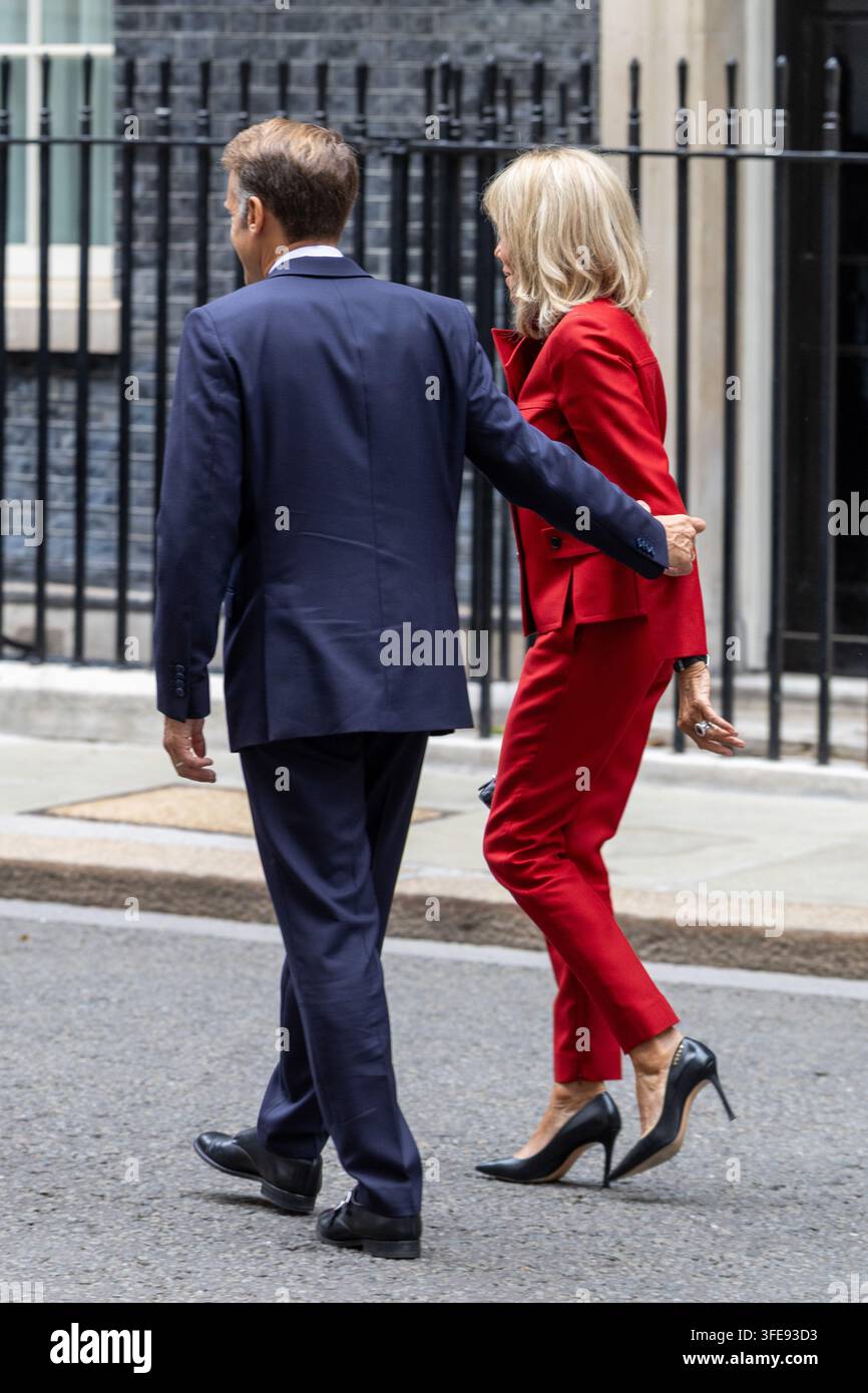 Londres, Royaume-Uni. 03 sep, 2026. Le président français Emmanuel Macron et la Première Dame de France Brigitte Macron quittent 10 Downing Street à Londres. Le président français Emmanuel Macron et la Première Dame de France Brigitte Macron quittent 10 Downing Street à Londres après une réunion et un déjeuner avec le Premier ministre britannique Andy Burnham et Marie-France van Heel (Photo de Phil Lewis/SOPA Images/Sipa USA) Credit: Sipa USA/Alamy Live News Banque D'Images