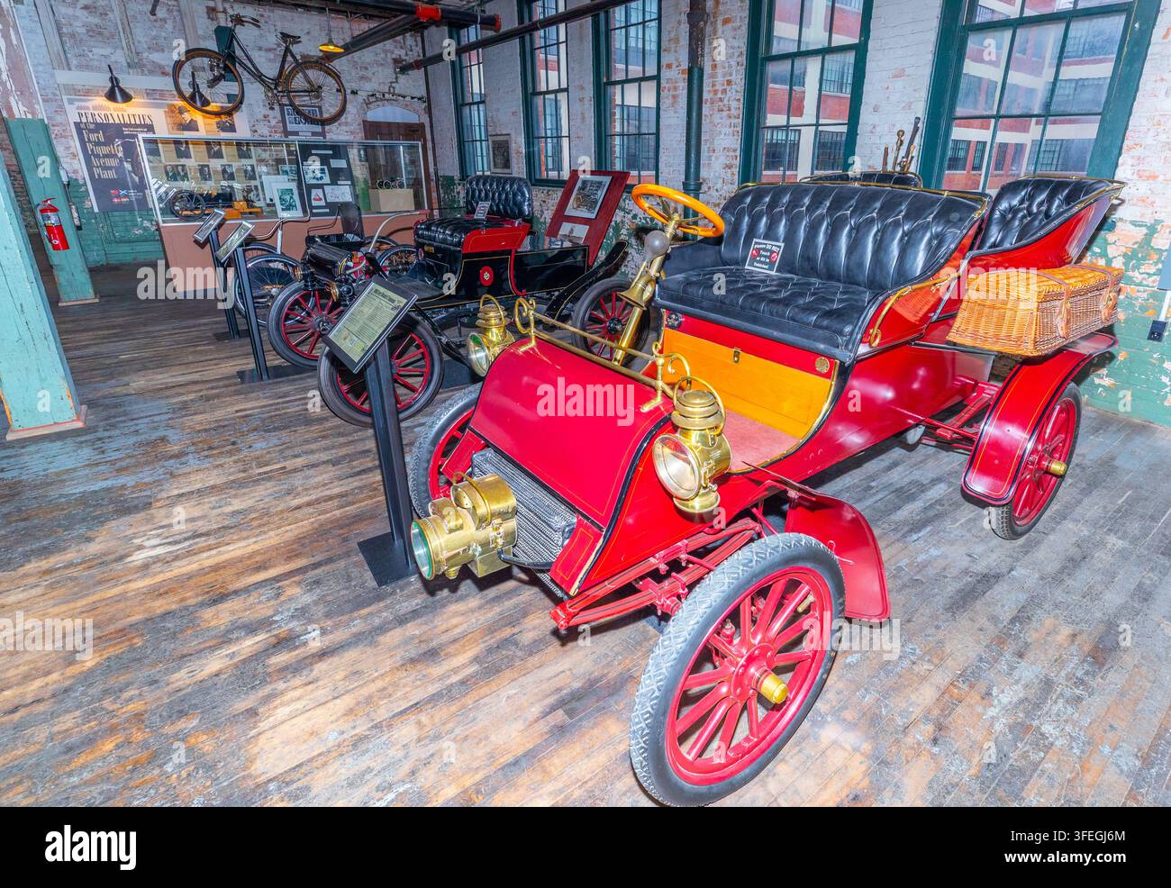 Un véhicule moteur Ford vintage à l'usine Ford Piquette Avenue, un musée et ancienne usine automobile située à Milwaukee Junction, Detroit. Banque D'Images