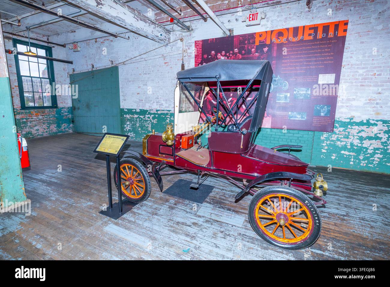 Un véhicule moteur Ford vintage à l'usine Ford Piquette Avenue, un musée et ancienne usine automobile située à Milwaukee Junction, Detroit. Banque D'Images