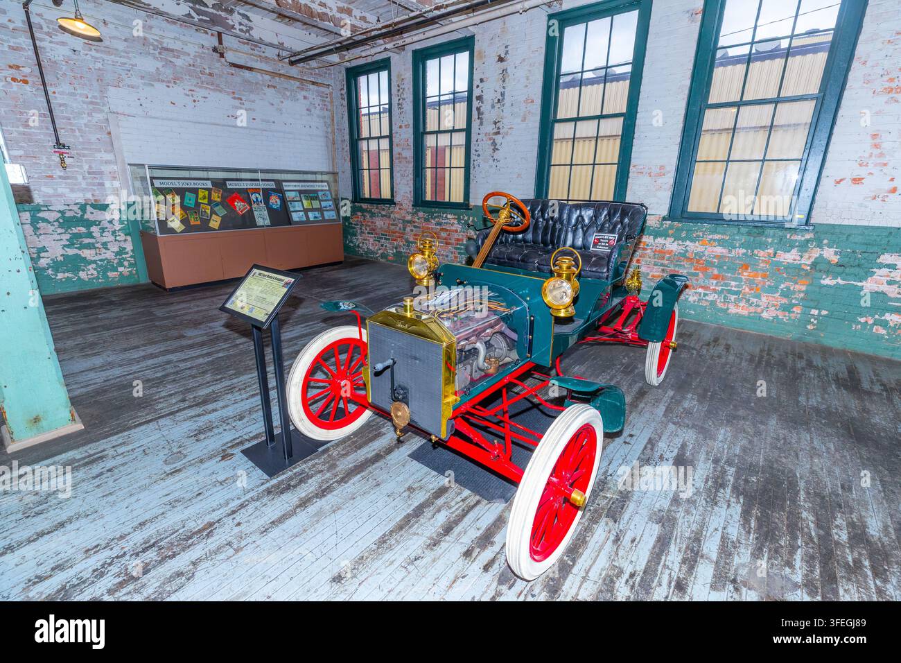 Un véhicule moteur Ford vintage à l'usine Ford Piquette Avenue, un musée et ancienne usine automobile située à Milwaukee Junction, Detroit. Banque D'Images
