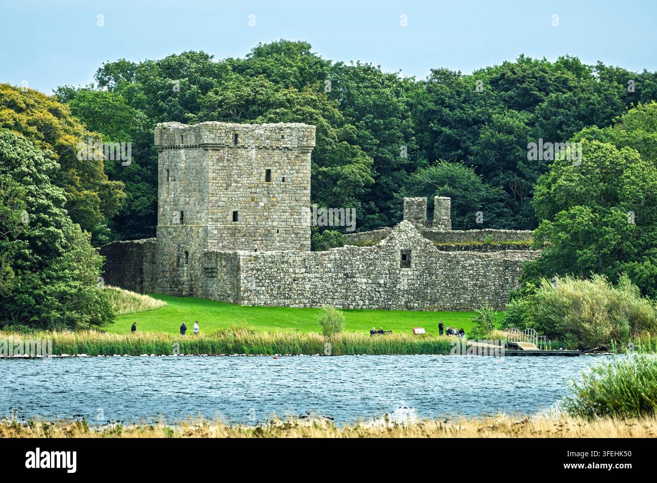 Prison de Marie Stuart. Le château au centre du Loch Leven à Kinross en Écosse. Banque D'Images