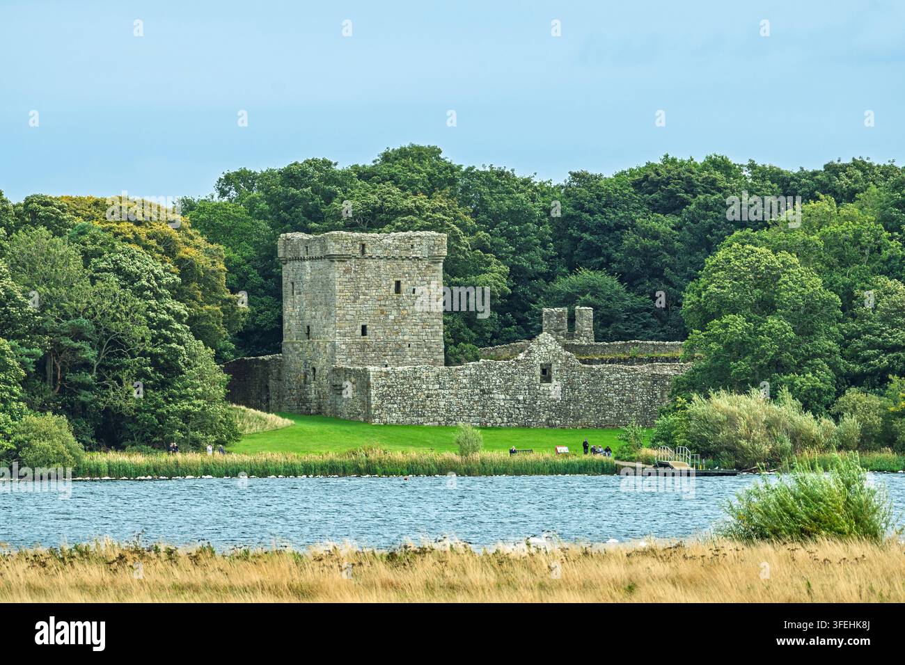 Prison de Marie Stuart. Le château au centre du Loch Leven à Kinross en Écosse. Banque D'Images