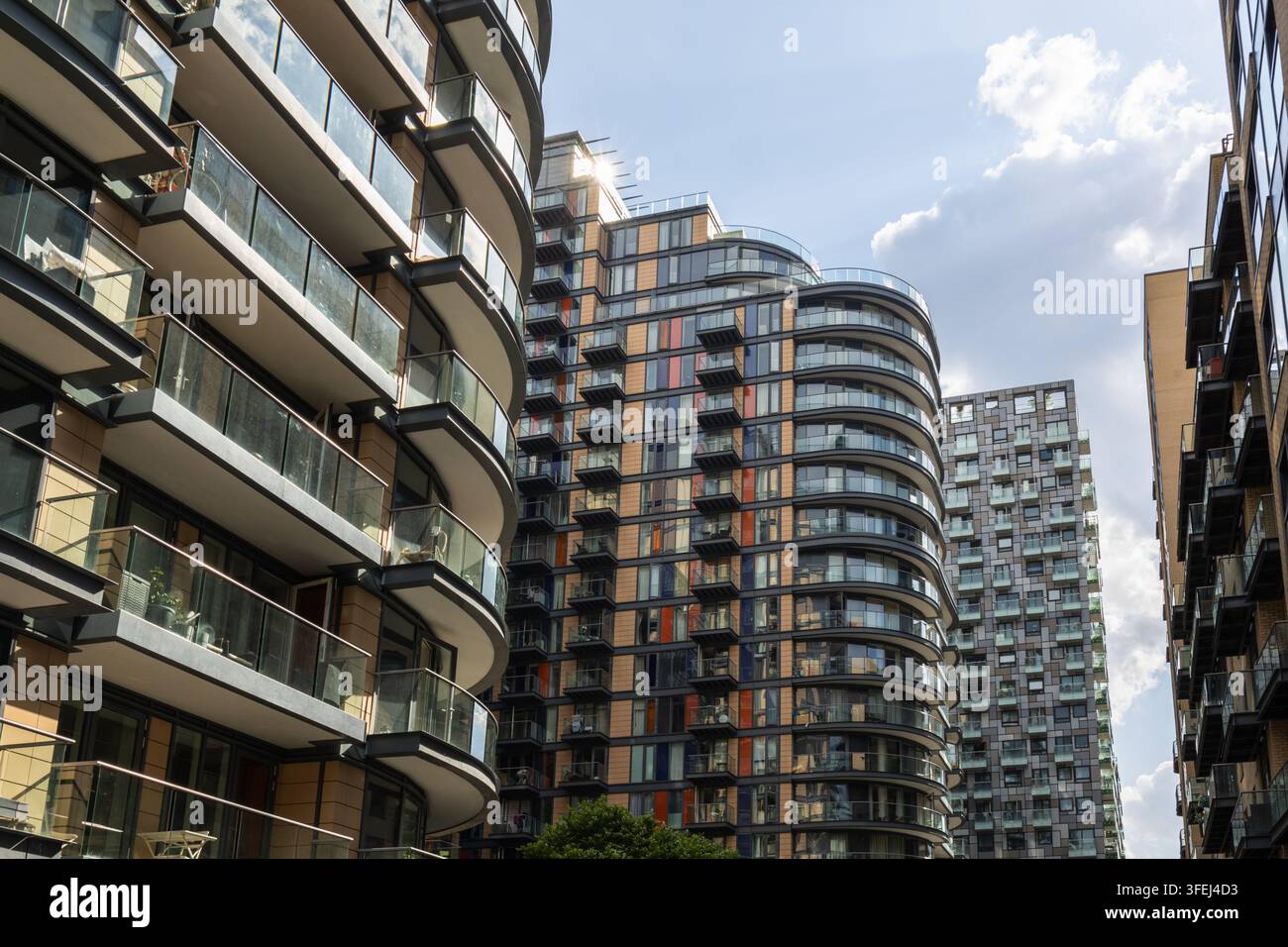 Immeubles d'appartements résidentiels dans une zone urbaine Banque D'Images