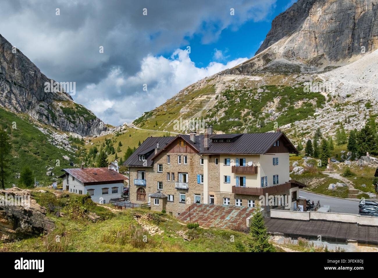 Vue aérienne du paysage de Passo di Falzarego dans les Dolomites italiennes Banque D'Images