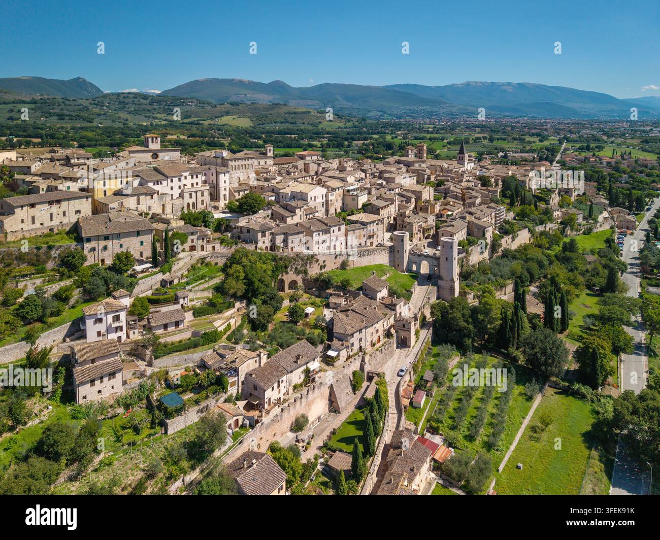 Vue aérienne de Spello, une ville médiévale pittoresque en Ombrie, Italie Banque D'Images