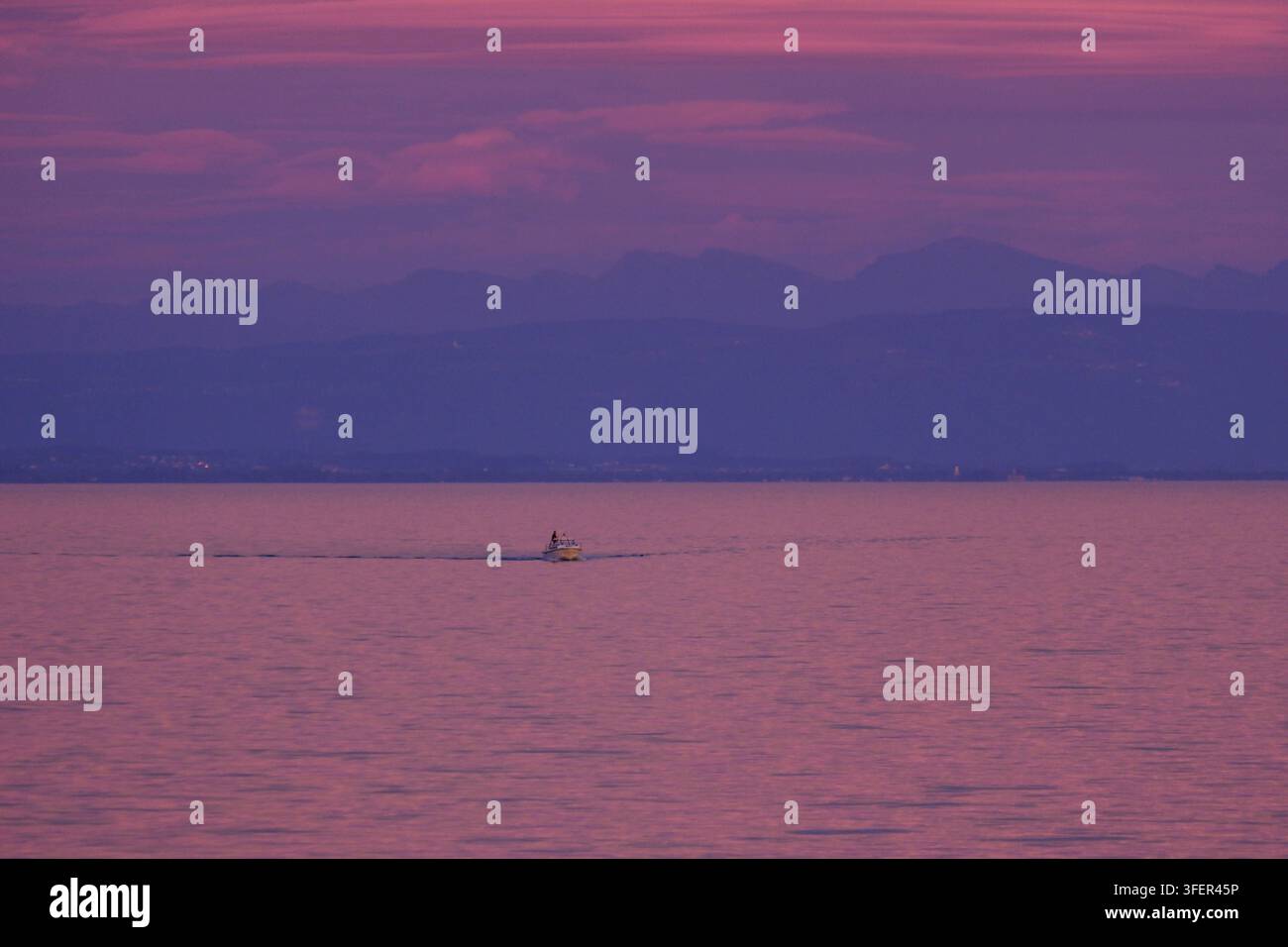 Scène paisible sur le lac de Constance après le coucher du soleil *** Une scène paisible sur le lac de Constance après le coucher du soleil Banque D'Images