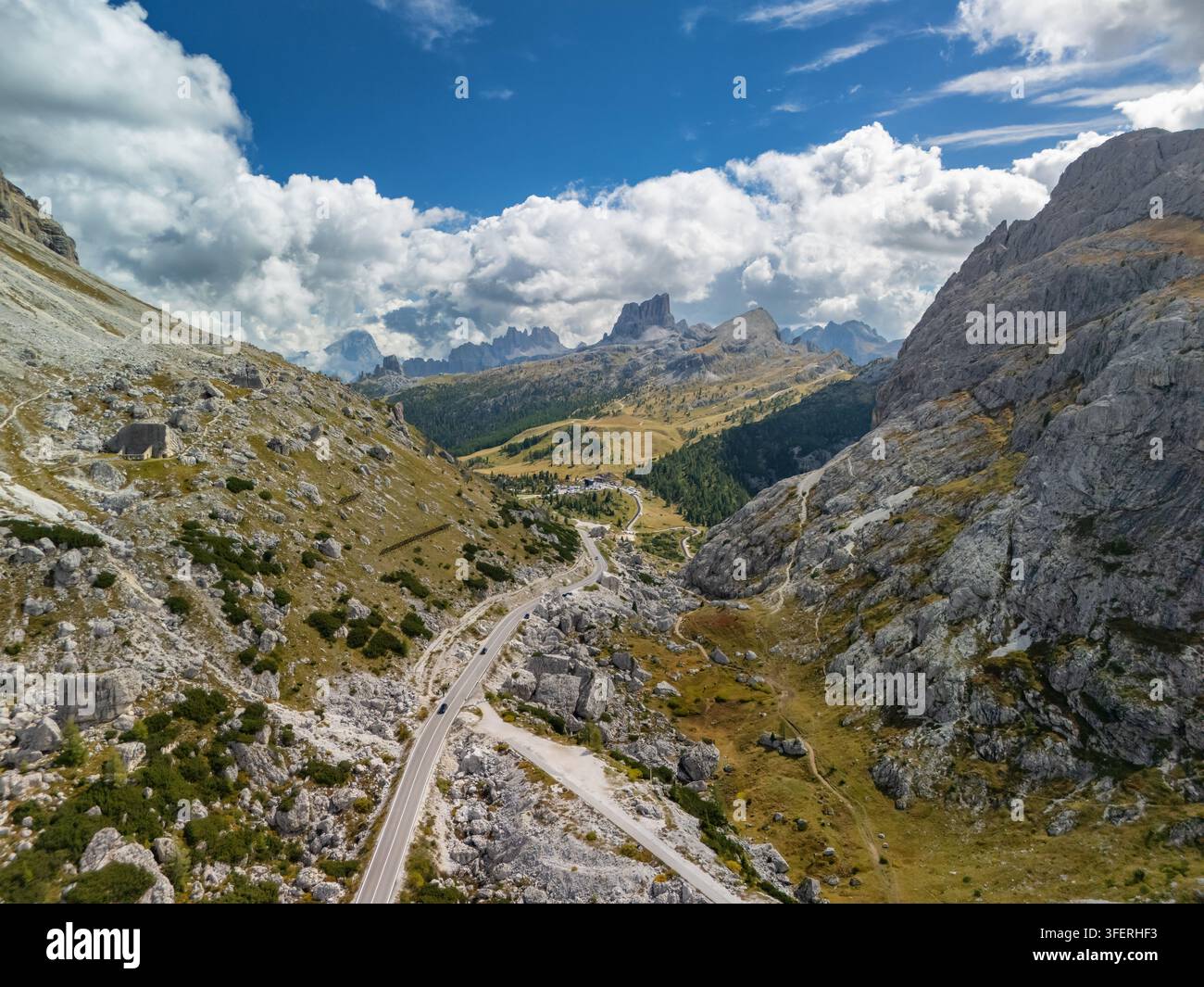 Vue aérienne du paysage de Passo di Falzarego dans les Dolomites italiennes Banque D'Images