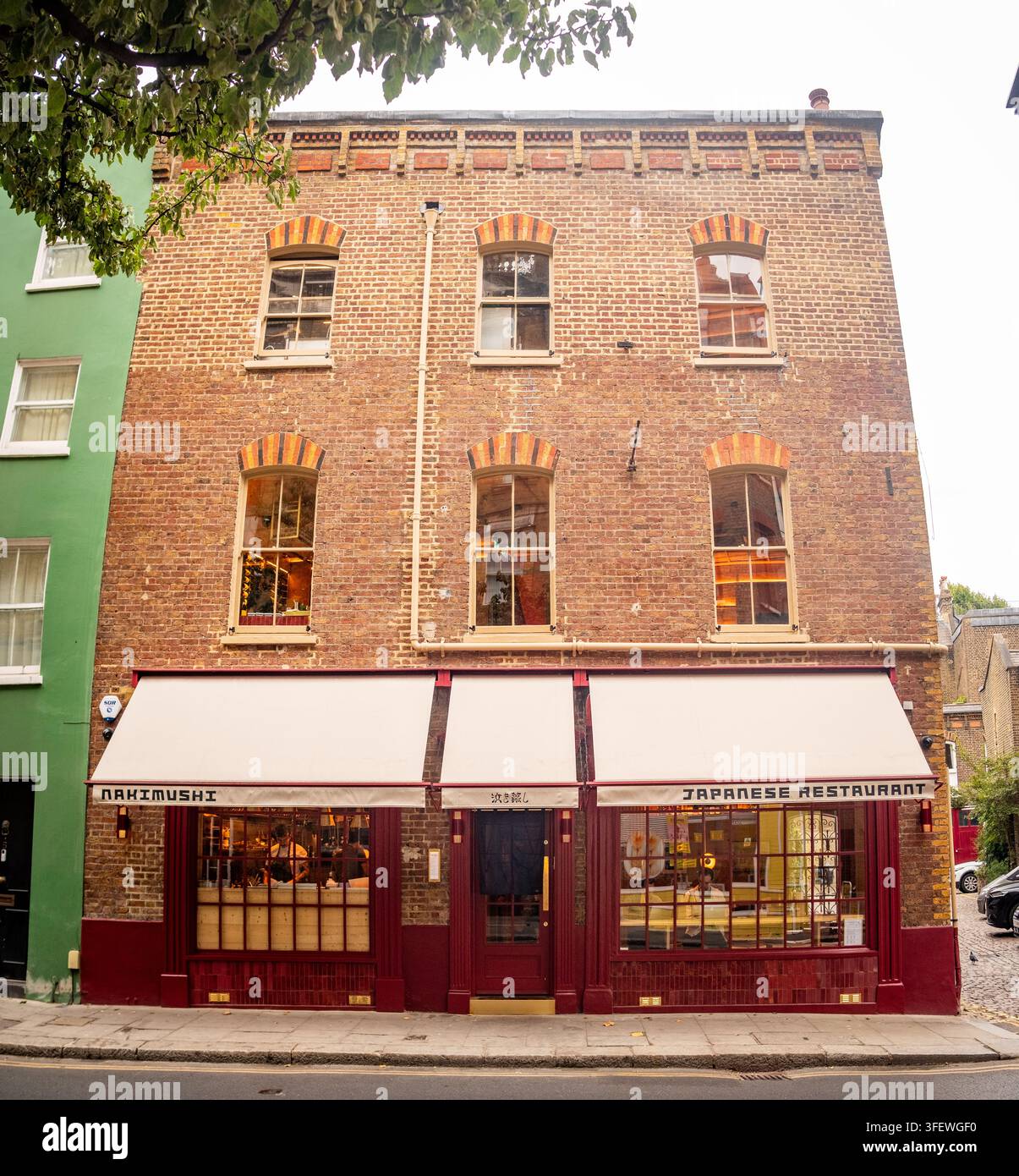 LONDRES - 4 SEPTEMBRE 2026 : Nakimushi, Kensington Mall – Nouveau restaurant japonais et bar à ramen en façade à Notting Hill. Banque D'Images