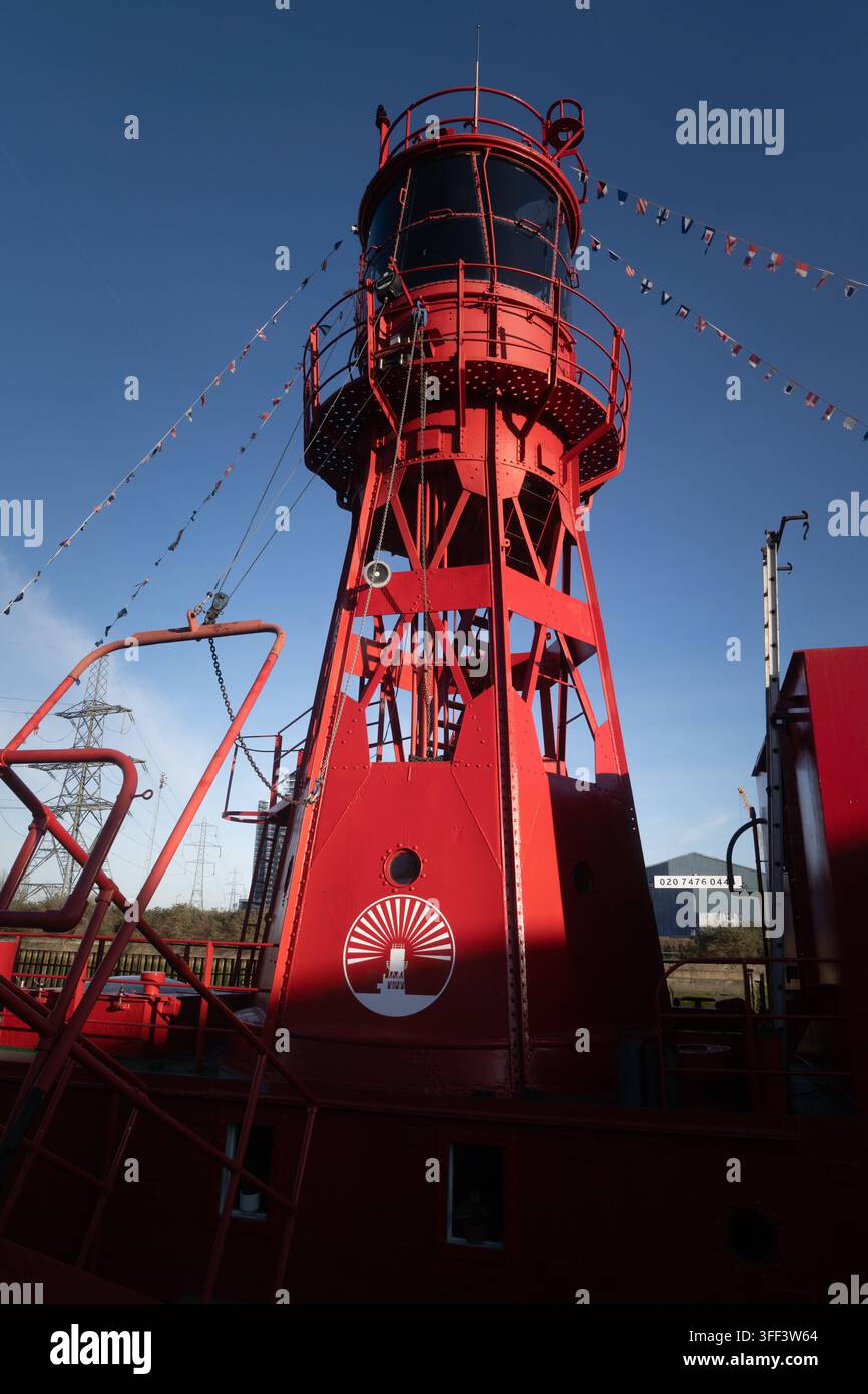 Des artistes enregistrent de la musique à bord du Lightship 95, un studio d'enregistrement flottant unique amarré au historique Trinity Buoy Wharf de Londres. Banque D'Images