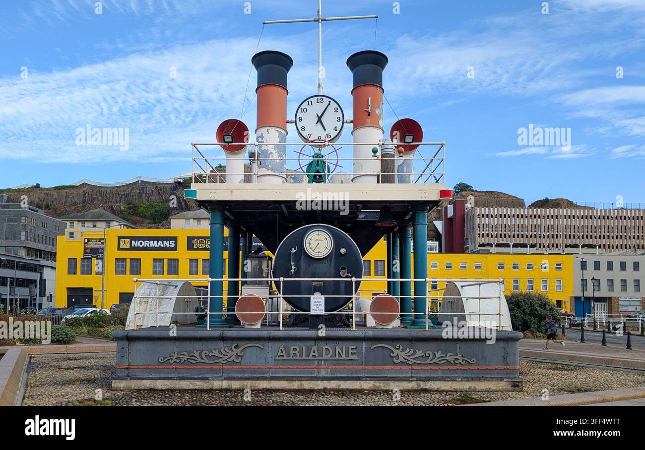 St Helier, Jersey, Îles anglo-normandes – 31 août 2026 : L’horloge à vapeur Ariadne exposée sur le front de mer à St Helier. Banque D'Images