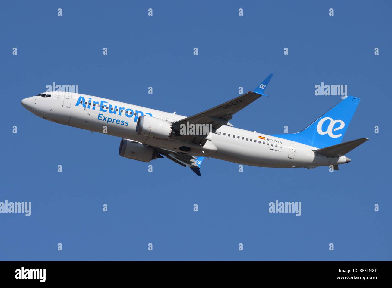 Un Boeing 737 MAX8 d'Air Europa Express décolle de Londres Gatwick Banque D'Images