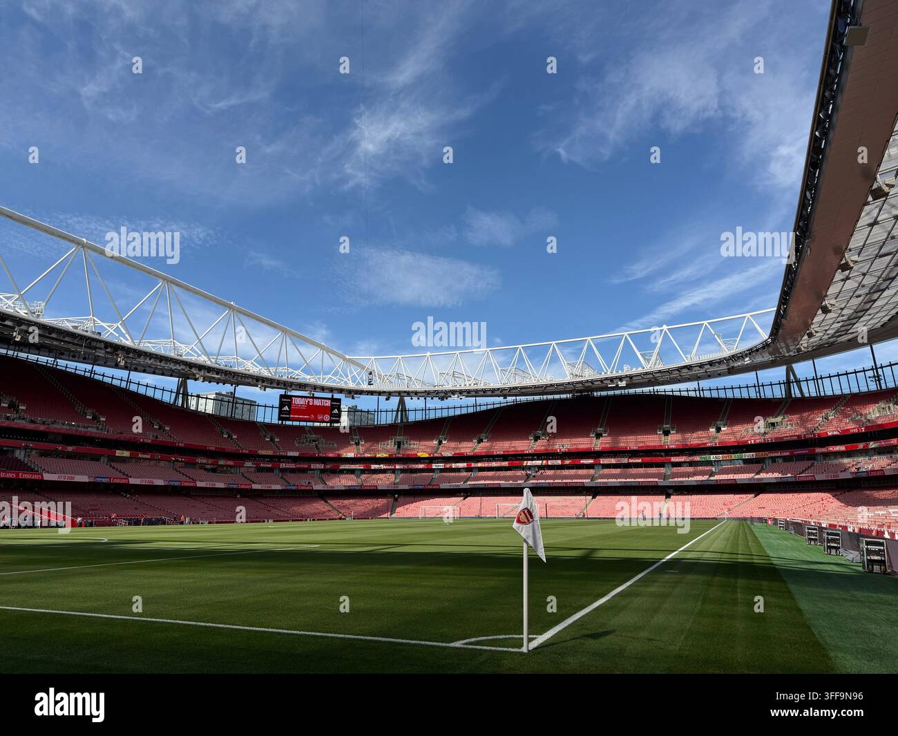 Une vue générale du Emirates Stadium, domicile du club de football Arsenal au nord de Londres - Image de stock capturée avec un smartphone