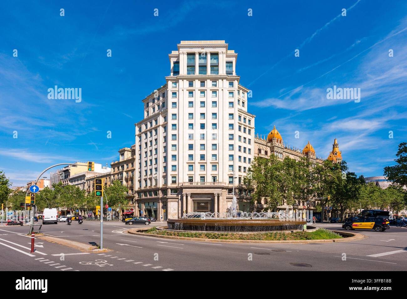 Croisement du Passeig de Gràcia et de la Gran Via à Barcelone Banque D'Images