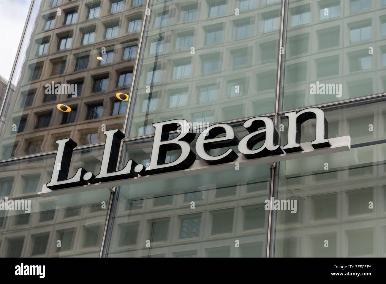 Gros plan du panneau extérieur LL Bean sur le bâtiment. Banque D'Images