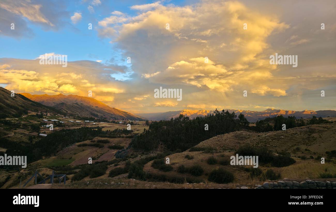 Montagnes au coucher du soleil - Image de stock capturée avec un smartphone