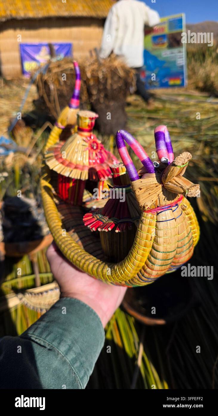 Petit bateau Uros Titicaca - Image de stock capturée avec un smartphone