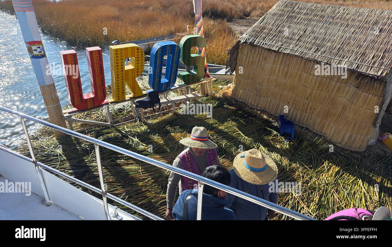 Îles Uros Lac Titicaca Pérou - Image de stock capturée avec un smartphone