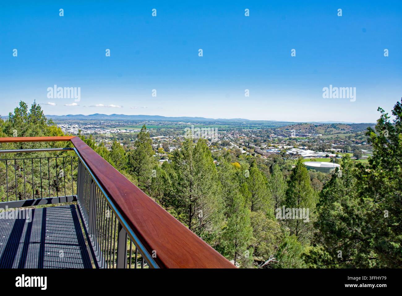 Vue panoramique de Tamworth et des environs ruraux depuis l'une des nombreuses plateformes d'observation le long de la piste de ski. Banque D'Images