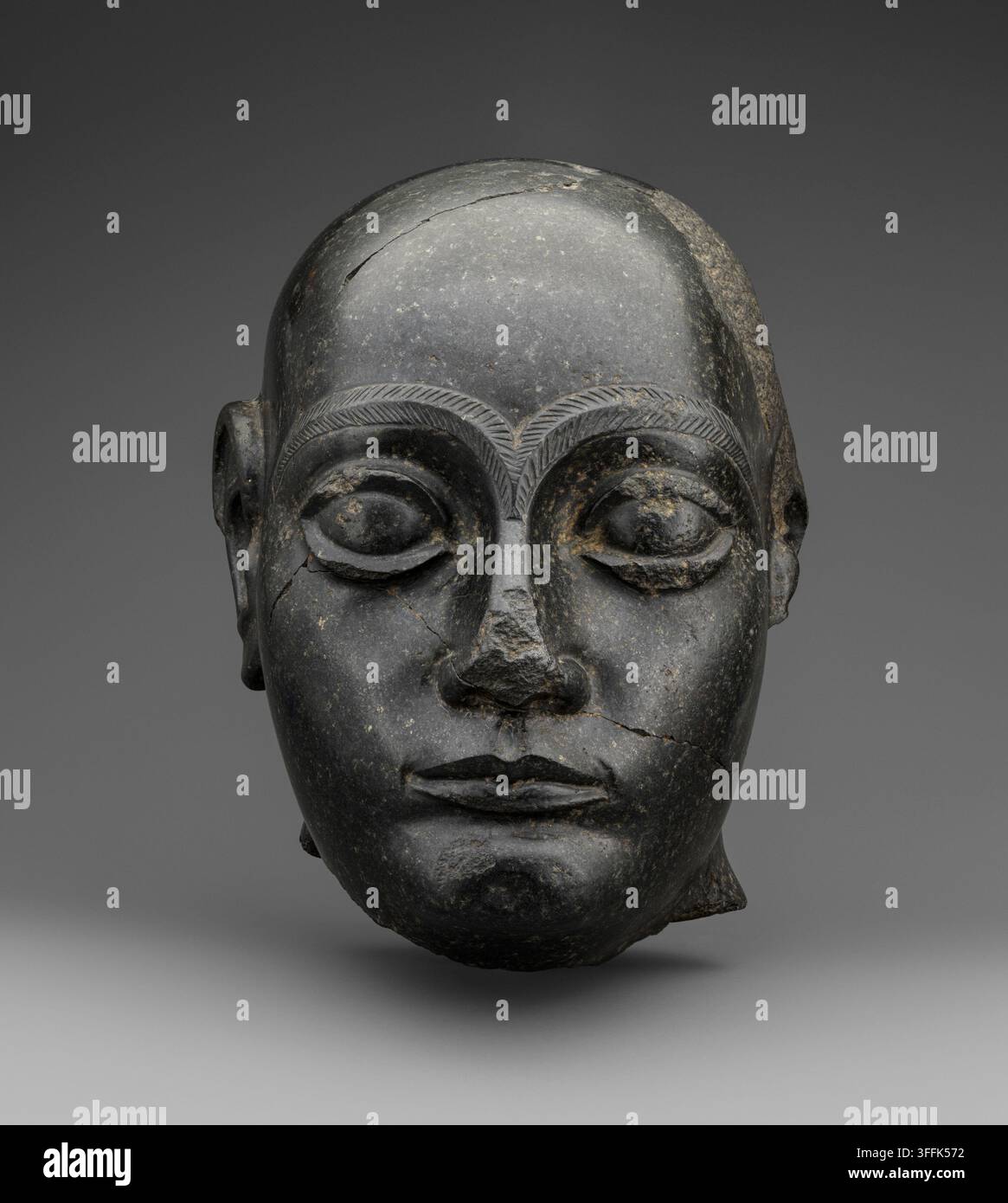 Tête de la période de Gudea : Néo-Sumérien Date : env. 2090 av. J.-C. Géographie : Mésopotamie, probablement de Girsu (Tello moderne) Culture : Néo-Sumérien Médium : Diorite Banque D'Images