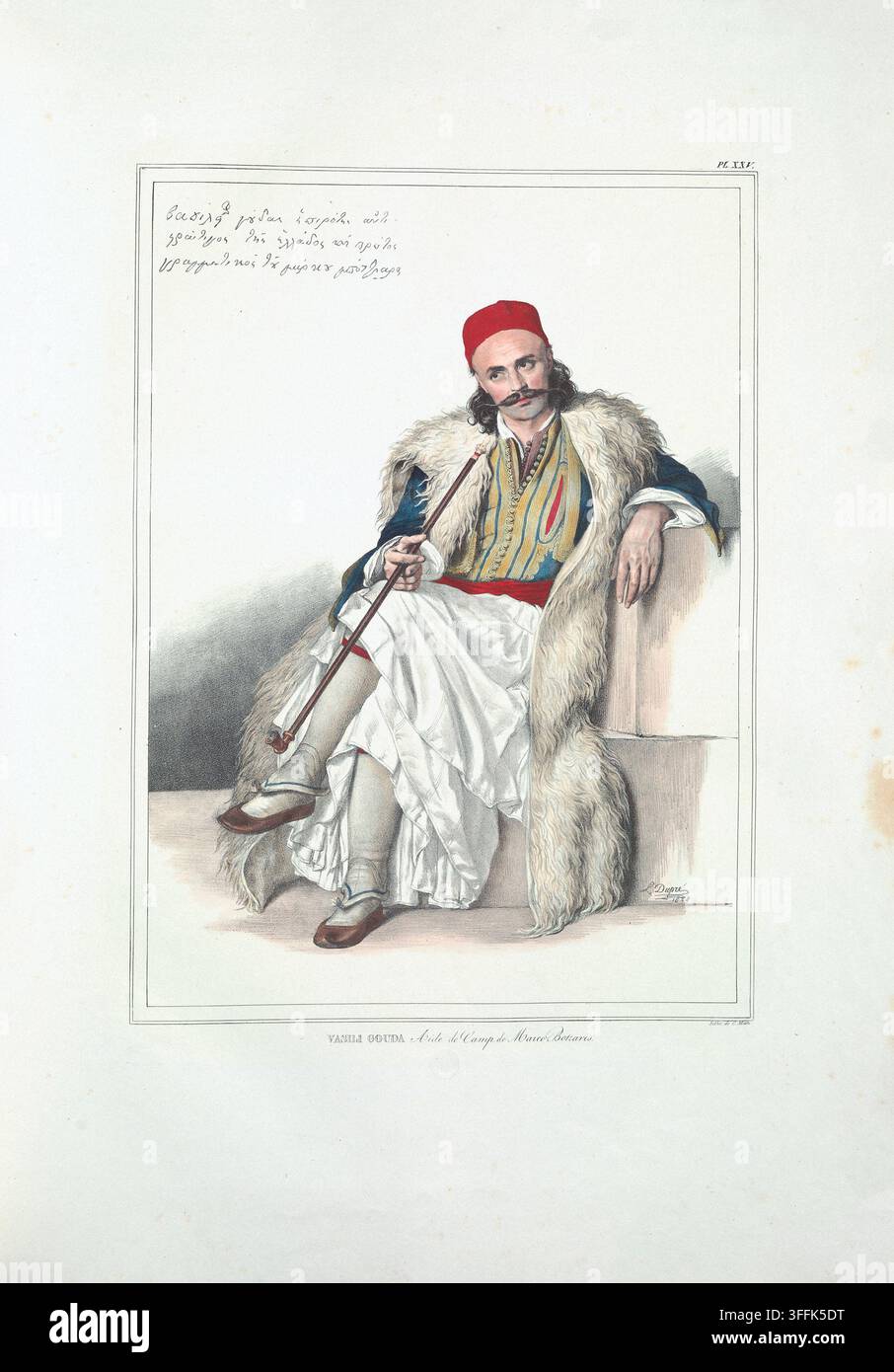 La lithographie colorée à la main de Vasile Gouda – Aide de Camp de Mavro-Bey Baractar". Par L. Dupré, France. 1825 Vasileios Goudas (1779 – 1845) était un combattant de la guerre d'indépendance grecque et un officier de l'armée grecque d'Épire. Il est représenté en tenue traditionnelle complète, assis dans une pose détendue mais digne. Sa tenue combine la fustanella albano-grecque (kilt plissé) avec une cape doublée de fourrure, un gilet richement brodé, un fez rouge et une longue pipe chibouk, suggérant à la fois un loisir et un statut militaire. Texte écrit à la main en grec moderne utilisant l'alphabet grec : "Vasilis Goudas, un homme héroïque, bra Banque D'Images