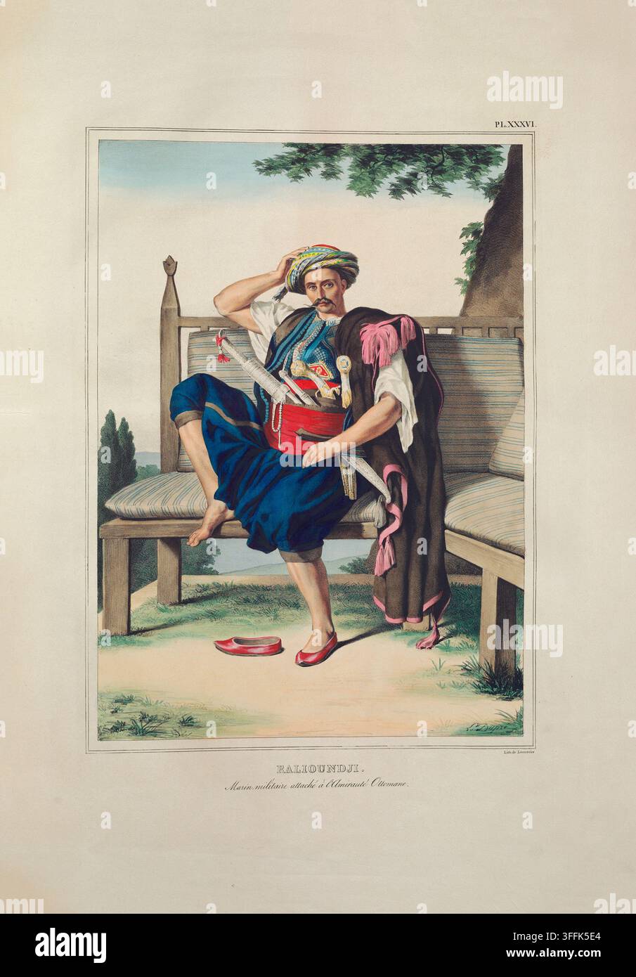 Cette lithographie dynamique colorée à la main, intitulée "Rallioundji. Officier de marine attaché à l'administration ottomane", par Louis Dupré’s. 1825. Elle représente un officier de marine ottoman détendu mais confiant reposant sur un banc en bois sous un arbre dans un cadre ouvert avec des collines au loin. Le Rallioundji est vêtu d’une tenue militaire vive. Il porte un gilet richement brodé par-dessus une chemise blanche, un pantalon bleu roulé aux genoux et une large écharpe rouge qui sécurise ses multiples armes – y compris une longue épée et un poignard courbe. Son turban est vivement coloré et soigneusement enroulé, accentuant son air fier et frappant Banque D'Images
