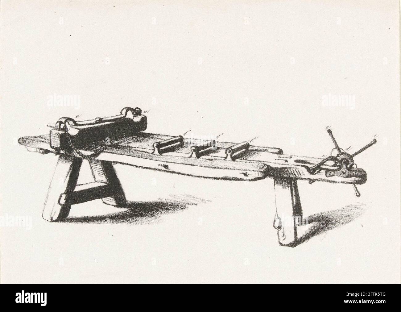 Illustration technique d'une potence en bois (pijnbank / Streckbank), représentant un banc étiré équipé de rouleaux, de liens et d'un mécanisme à roue à rayons, marqué de clés de référence alphabétiques. Lithographie, XIXe siècle. Banque D'Images