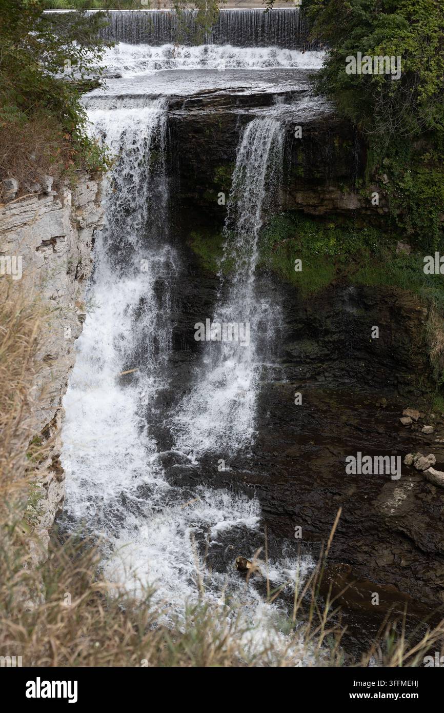 Vermillion Falls à Hastings, Minnesota, par une journée d'été. Banque D'Images